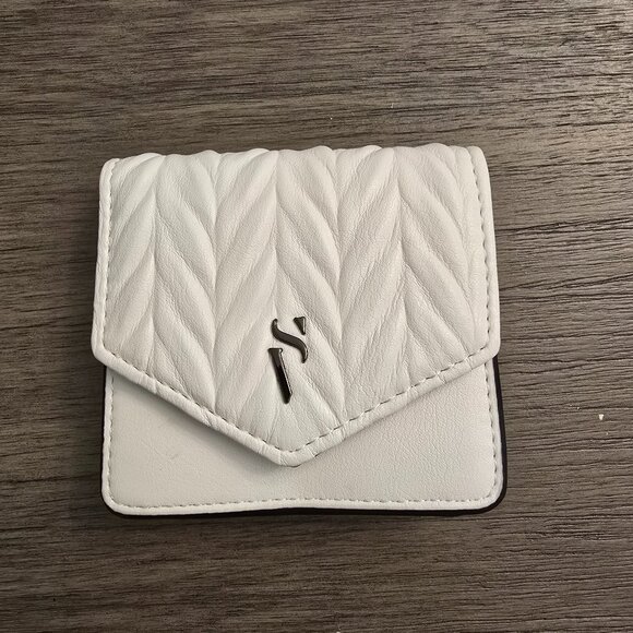 Simply Vera White Wallet Snap Closure - Picture 1 of 5